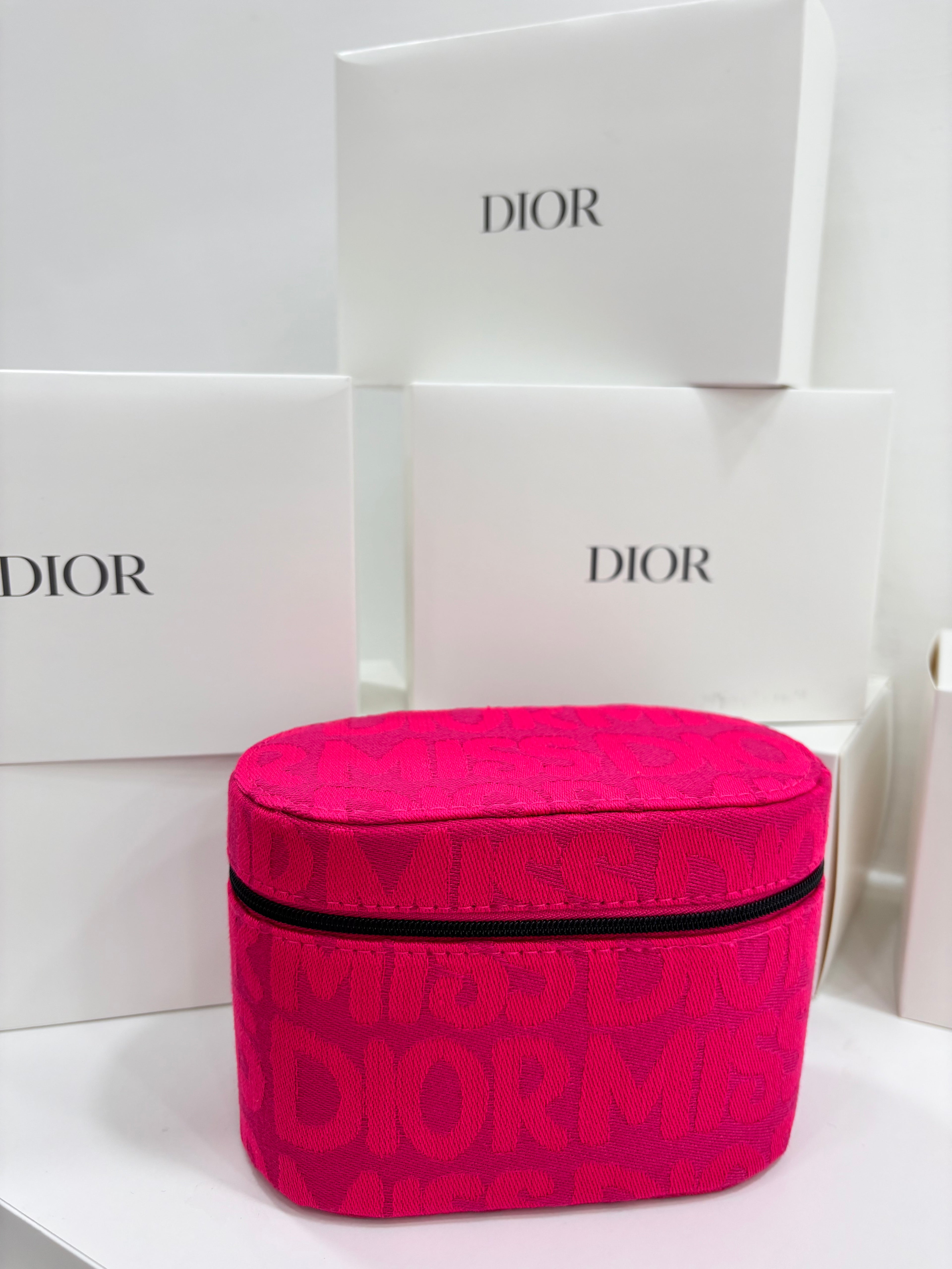 Pochette Dior + gel mani