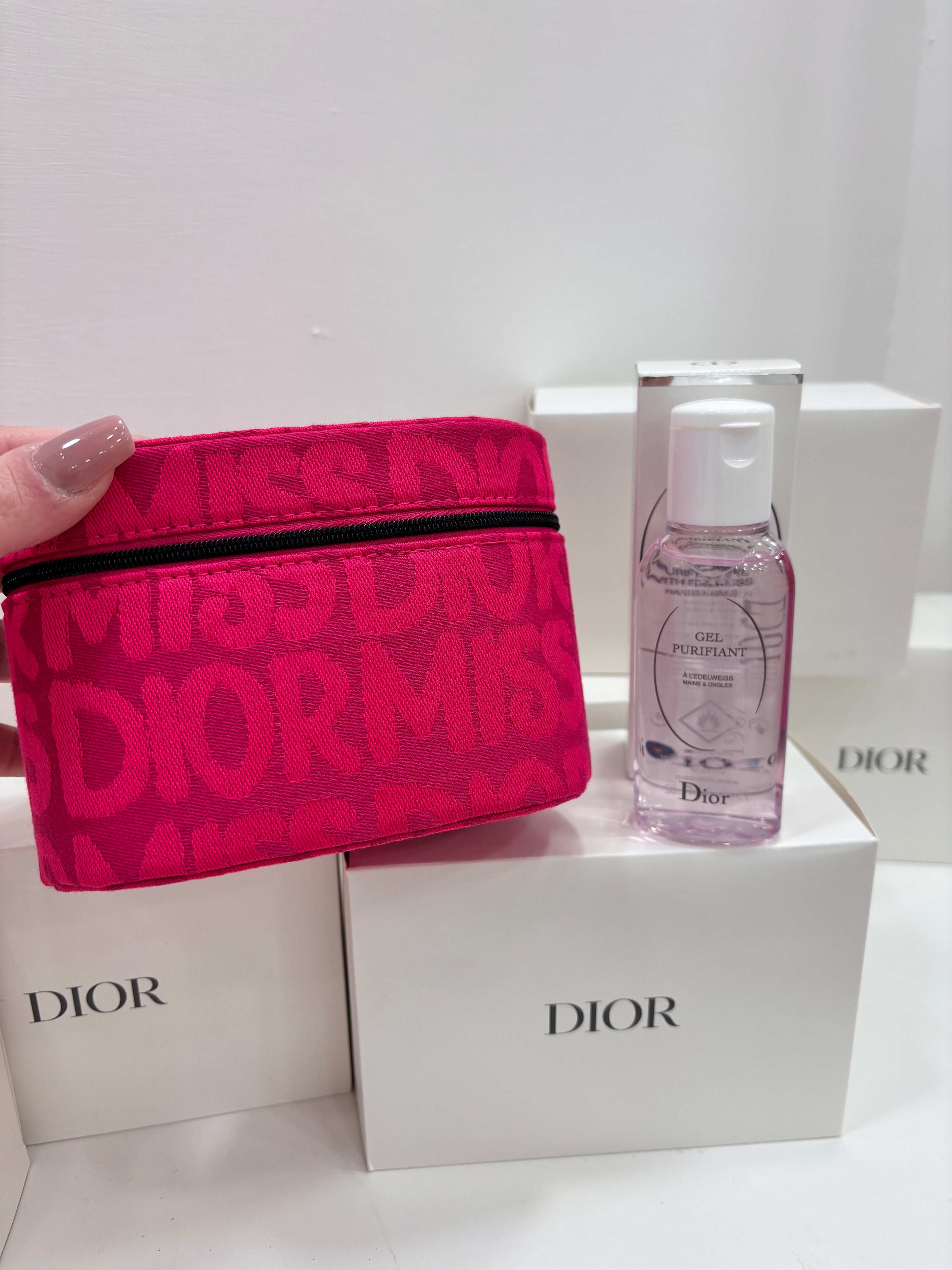 Pochette Dior + gel mani